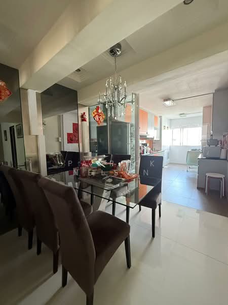 250 Tampines Street 21 HDB Flat For Sale at S$ 649,999 | PropertyGuru Singapore - Dining Room