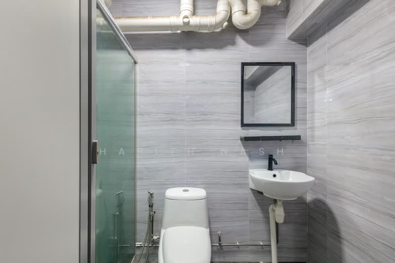 501B Wellington Circle HDB Flat For Sale at S$ 590,000 | PropertyGuru Singapore - Bathroom