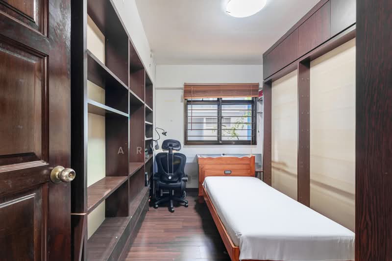 501B Wellington Circle HDB Flat For Sale at S$ 590,000 | PropertyGuru Singapore - Bedroom