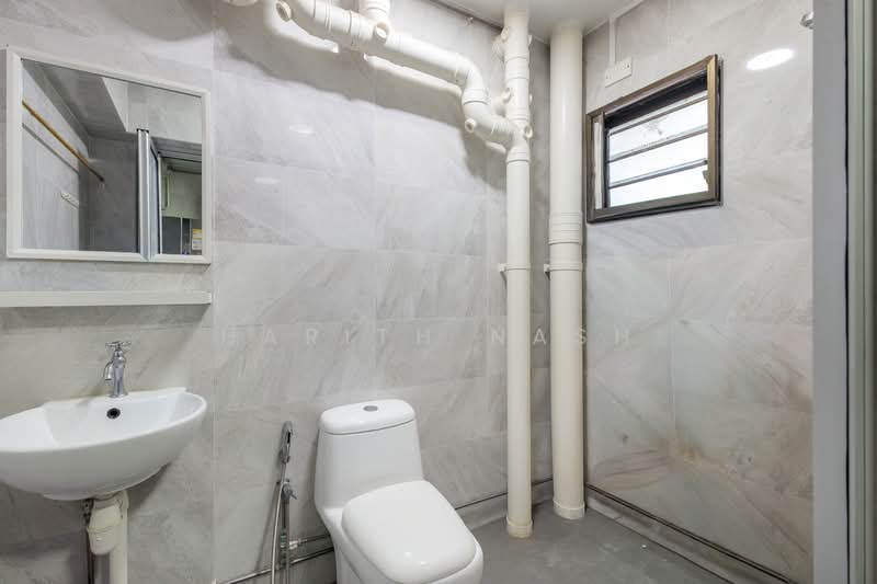 501B Wellington Circle HDB Flat For Sale at S$ 590,000 | PropertyGuru Singapore - Bathroom