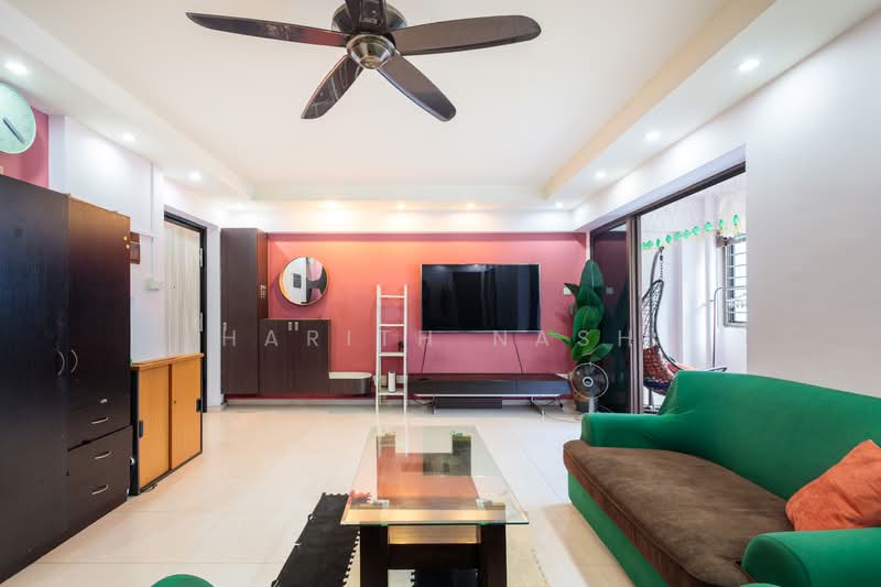 501B Wellington Circle HDB Flat For Sale at S$ 590,000 | PropertyGuru Singapore - Living Room