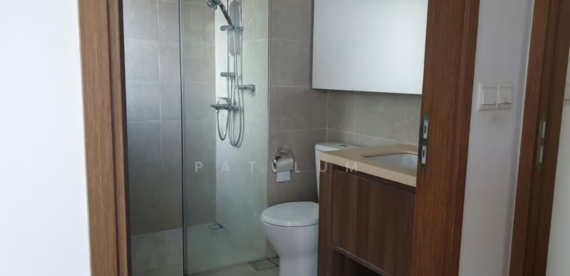 Kingsford Waterbay Condominium For Sale at S$ 1,600,000 | PropertyGuru Singapore - Bathroom