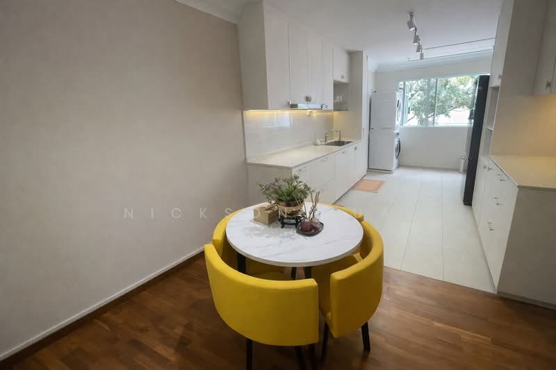 847 Woodlands Street 82 HDB Flat For Sale at S$ 1,200,000 | PropertyGuru Singapore - Kitchen