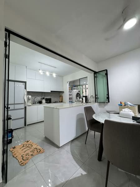 430A Bedok North Road HDB Flat For Sale at S$ 899,999 | PropertyGuru Singapore - Kitchen