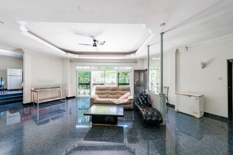 Seraya Crescent Bungalow House For Sale at S$ 13,680,000 | PropertyGuru Singapore - Living Room
