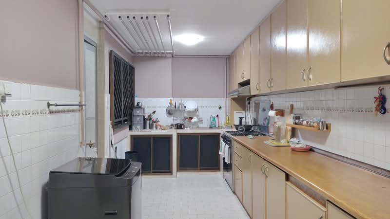 786 Yishun Ring Road HDB Flat For Sale at S$ 699,999 | PropertyGuru Singapore - Kitchen