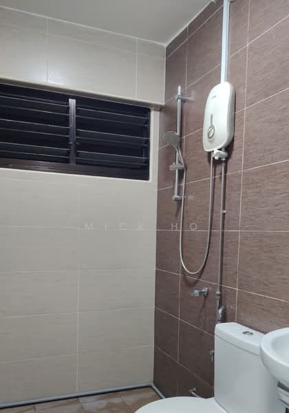786 Yishun Ring Road HDB Flat For Sale at S$ 699,999 | PropertyGuru Singapore - Bathroom