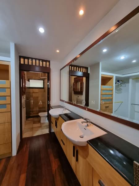 147 Mei Ling Street HDB Flat For Sale at S$ 1,550,000 | PropertyGuru Singapore - Bathroom