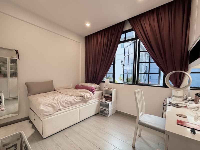 Le Conney Park Apartment For Sale at S$ 1,890,000 | PropertyGuru Singapore - Bedroom