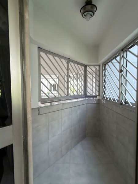 427 Serangoon Central, 427 Serangoon Central, 3 Bedrooms, 1,130 sqft, HDB Flat For Rent, by Celine Tan, 500088778 - Balcony - PropertyGuru.com.sg