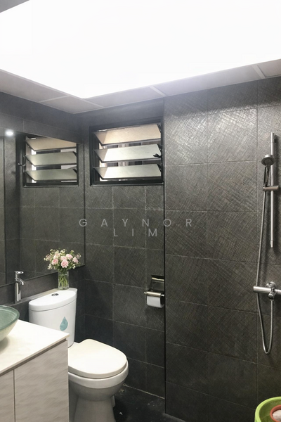 371 Jurong East Street 32, 371 Jurong East Street 32, 2 Bedrooms, 689 sqft, HDB Flat For Rent, by Gaynor Lim, 500088783 - Bathroom - PropertyGuru.com.sg