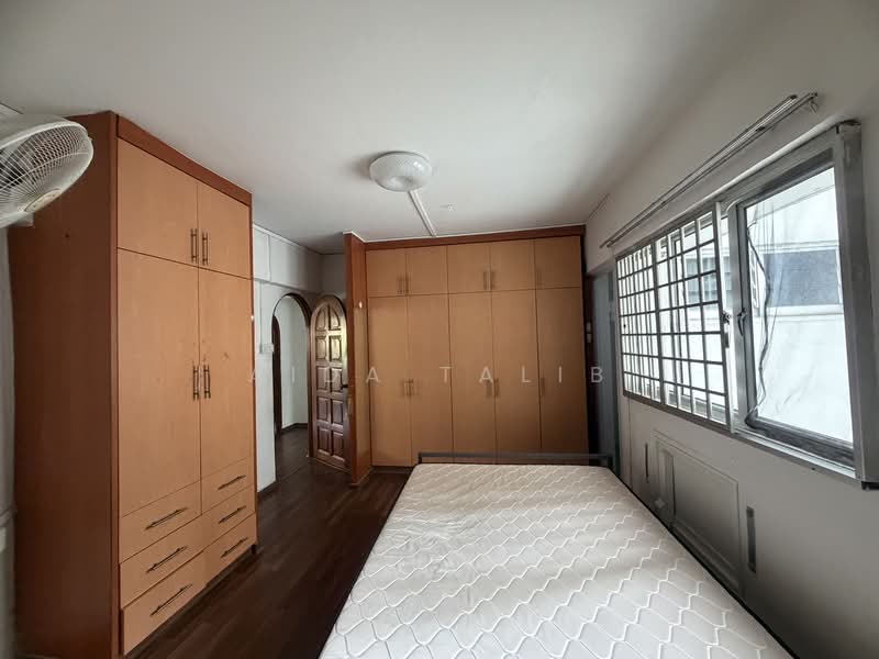 261 Tampines Street 21 HDB Flat For Sale at S$ 500,000 | PropertyGuru Singapore - Bedroom