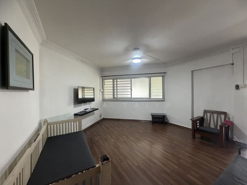 261 Tampines Street 21 HDB Flat For Sale at S$ 500,000 | PropertyGuru Singapore - Living Room