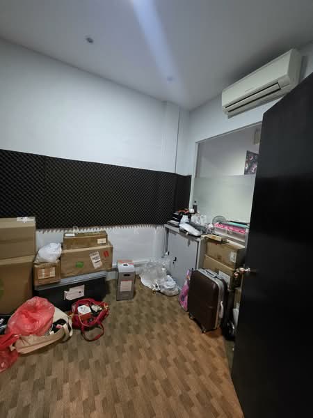 Tanjong Katong Road, Tanjong Katong Road, Room Rental, 300 sqft, Walk-up Apartment For Rent, by Rocky Tan, 500088802 - Bedroom without window - PropertyGuru.com.sg