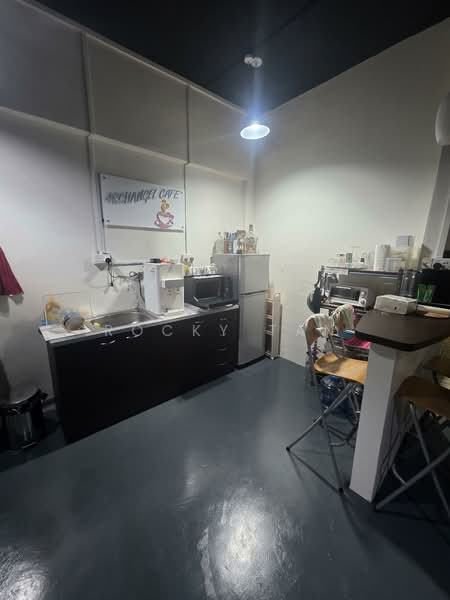 Tanjong Katong Road, Tanjong Katong Road, Room Rental, 300 sqft, Walk-up Apartment For Rent, by Rocky Tan, 500088802 - Common pantry with fridge & microwave - PropertyGuru.com.sg