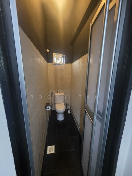 Tanjong Katong Road, Tanjong Katong Road, Room Rental, 300 sqft, Walk-up Apartment For Rent, by Rocky Tan, 500088802 - Toilet - PropertyGuru.com.sg