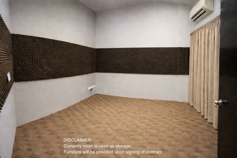 Actual picture of bedroom without window