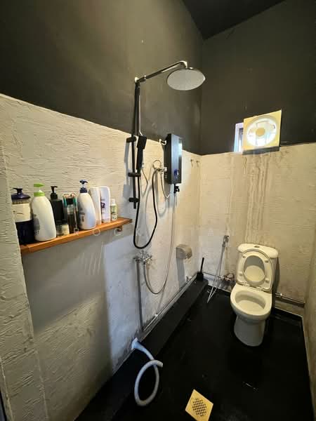 Tanjong Katong Road, Tanjong Katong Road, Room Rental, 300 sqft, Walk-up Apartment For Rent, by Rocky Tan, 500088802 - Bathroom with rainshower - PropertyGuru.com.sg