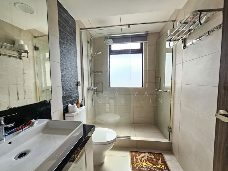 Seasons View Condominium For Sale at S$ 1,520,000 | PropertyGuru Singapore - Bathroom