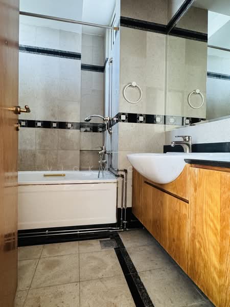 Harvest Mansions Apartment For Sale at S$ 1,550,000 | PropertyGuru Singapore - Bathroom