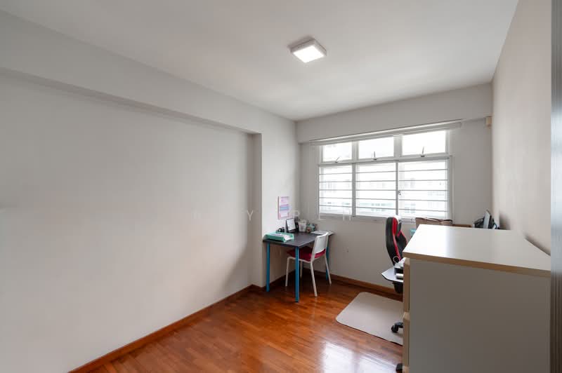 317C Yishun Avenue 9 HDB Flat For Sale at S$ 638,000 | PropertyGuru Singapore - Bedroom 2