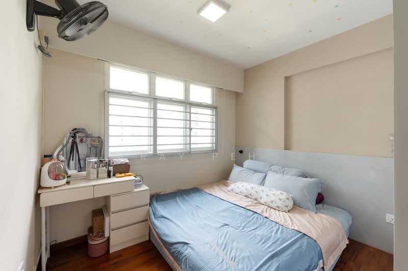 317C Yishun Avenue 9 HDB Flat For Sale at S$ 638,000 | PropertyGuru Singapore - Master Bedroom