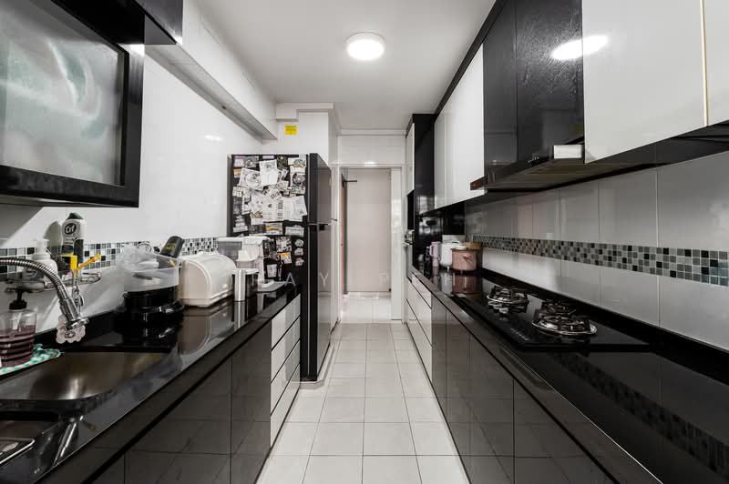 317C Yishun Avenue 9 HDB Flat For Sale at S$ 638,000 | PropertyGuru Singapore - Kitchen