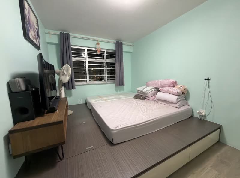 512B Yishun Street 51 HDB Flat For Sale at S$ 599,999 | PropertyGuru Singapore - Bedroom