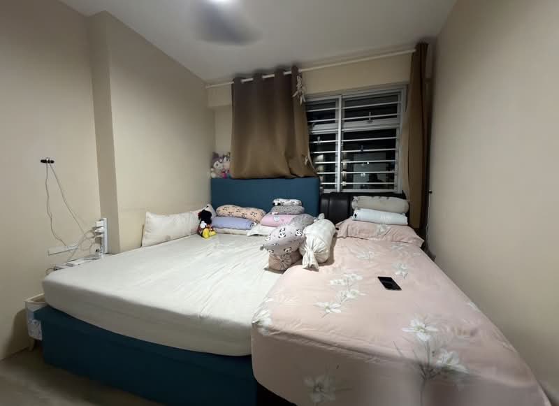 512B Yishun Street 51 HDB Flat For Sale at S$ 599,999 | PropertyGuru Singapore - Bedroom