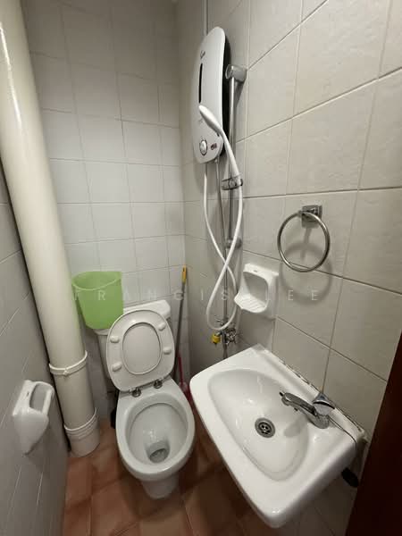 The Mayfair, 5 Jurong East Street 32, Room Rental, 130 sqft, Condominium For Rent, by Francis Lee, 500088842 - Bathroom - PropertyGuru.com.sg