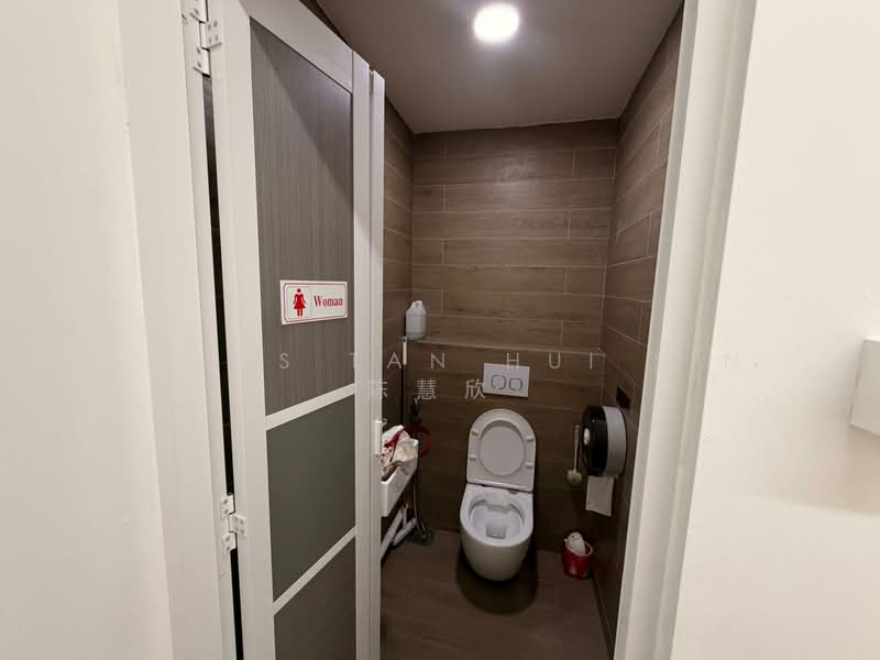 First Centre, 50 Serangoon North Avenue 4, 1,905 sqft, Light Industrial (B1) For Sale, by Venus Tan Hui Sin 陈慧欣, 500088877 - Bathroom - CommercialGuru.com.sg