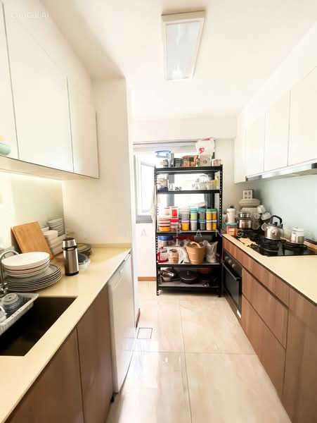 Kingsford Waterbay Condominium For Sale at S$ 1,600,000 | PropertyGuru Singapore - Kitchen