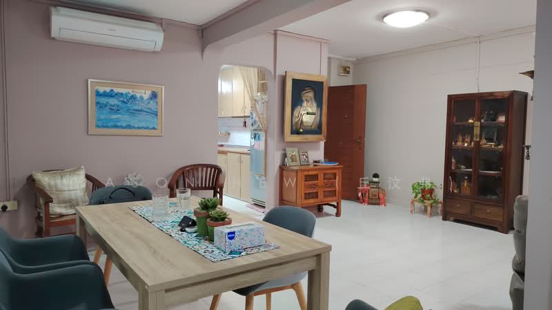 786 Yishun Ring Road HDB Flat For Sale at S$ 699,999 | PropertyGuru Singapore - Living Room
