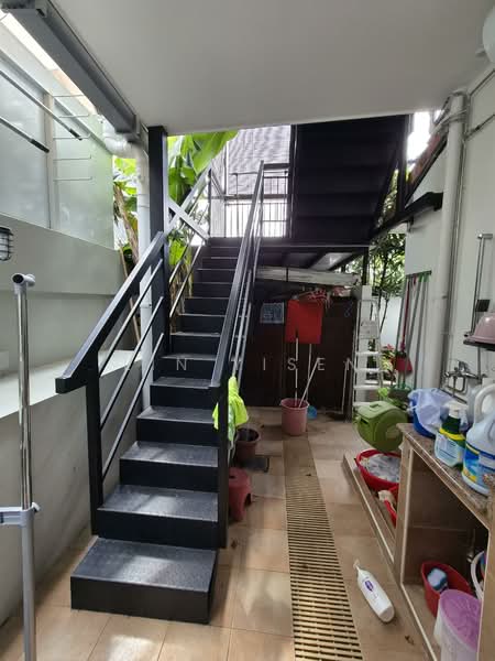 Begonia Drive 2nd Level Rental For Family!, Begonia Drive, Yio Chu Kang Road,Seletar Road, Greenwich,Ang Mo Kio, Sengkang West, 4 Bedrooms, 2,444 sqft, Semi-Detached House For Rent, by Lin Yisen, 500088900 - Separate Staircase Entrance to Level 2 - PropertyGuru.com.sg