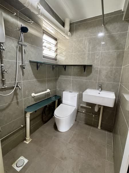 3 Joo Chiat Road HDB Flat For Sale at S$ 649,900 | PropertyGuru Singapore - Bathroom