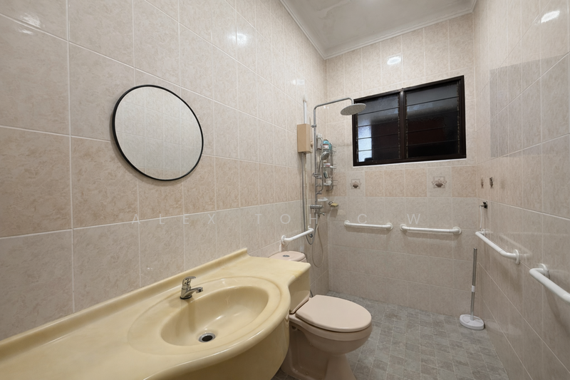 Meragi Close, , Room Rental, 200 sqft, Terraced House For Rent, by Alex Toh C W, 500088907 - Bathroom - PropertyGuru.com.sg