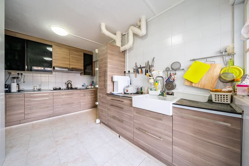 858 Tampines Avenue 5 HDB Flat For Sale at S$ 1,100,000 | PropertyGuru Singapore - Kitchen