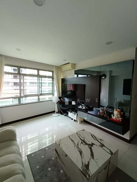 272B Sengkang Central HDB Flat For Sale at S$ 820,000 | PropertyGuru Singapore - Living Room