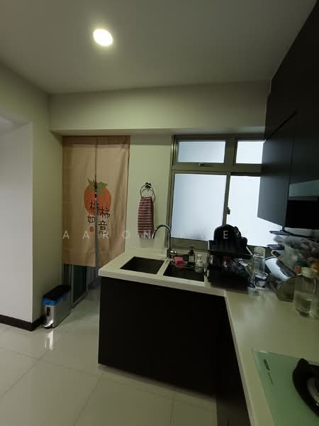 272B Sengkang Central HDB Flat For Sale at S$ 820,000 | PropertyGuru Singapore - Kitchen