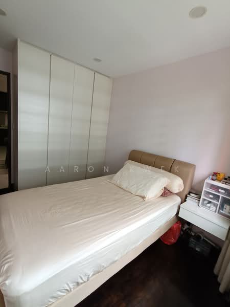 272B Sengkang Central HDB Flat For Sale at S$ 820,000 | PropertyGuru Singapore - Bedroom 1