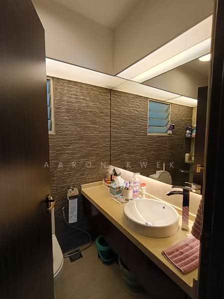 272B Sengkang Central HDB Flat For Sale at S$ 820,000 | PropertyGuru Singapore - Bathroom