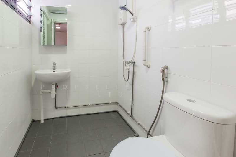 110 Yishun Ring Road HDB Flat For Sale at S$ 428,888 | PropertyGuru Singapore - Bathroom