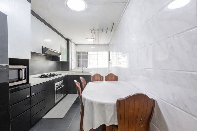 110 Yishun Ring Road HDB Flat For Sale at S$ 428,888 | PropertyGuru Singapore - Kitchen