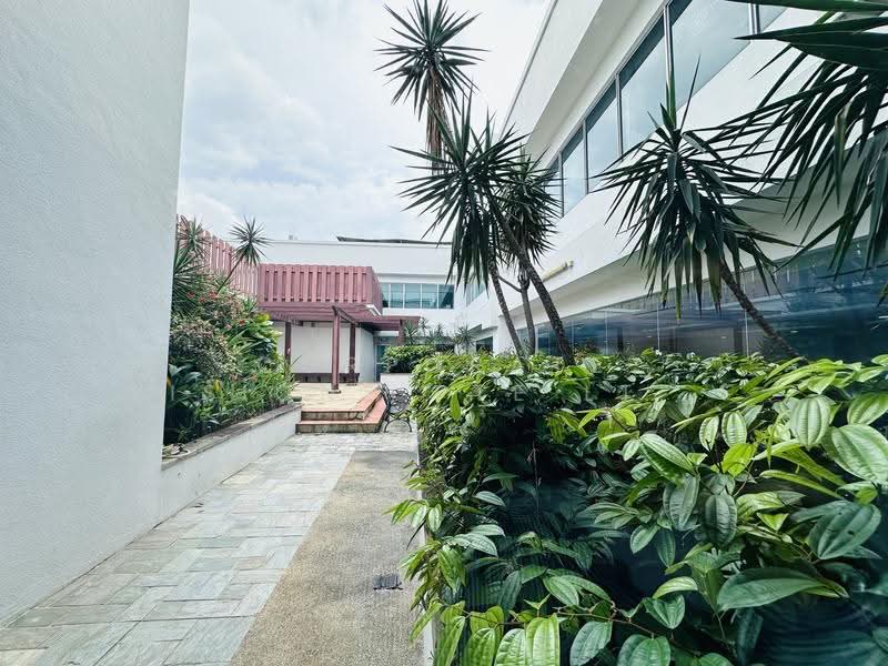 6 METER WAREHOUSE NEAR IMM., SERVICE CTR. Hi Power, 6MT Lifts. Tenant Can propose Sub division, Boon Lay / Jurong / Tuas, 39,000 sqft, Light Industrial (B1) For Rent, by ADRIAN KOH HT, 500088930 - Exterior - CommercialGuru.com.sg