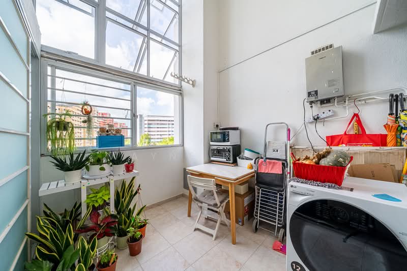 858 Tampines Avenue 5 HDB Flat For Sale at S$ 1,100,000 | PropertyGuru Singapore - Balcony
