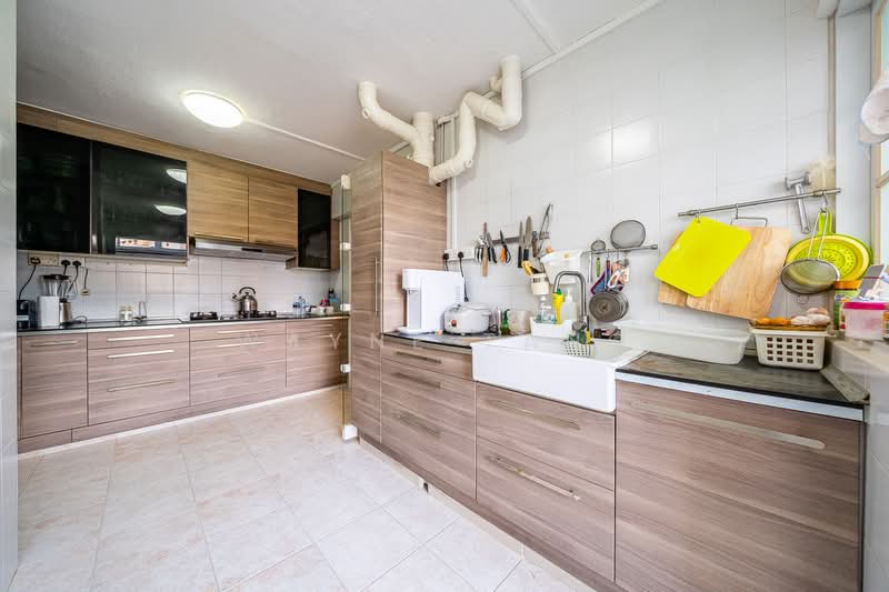858 Tampines Avenue 5 HDB Flat For Sale at S$ 1,100,000 | PropertyGuru Singapore - Kitchen