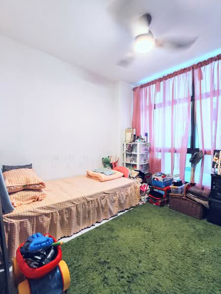 469 Segar Road HDB Flat For Sale at S$ 550,000 | PropertyGuru Singapore - Bedroom