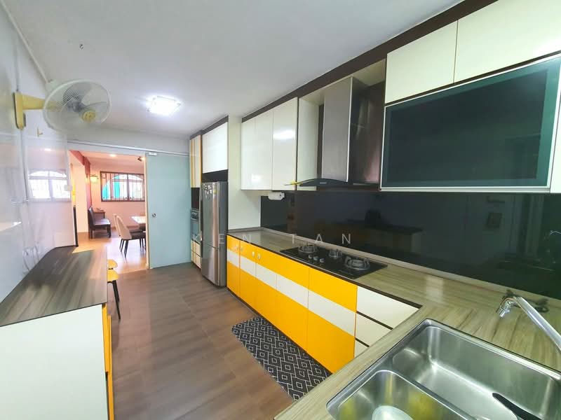 30 Jalan Bahagia HDB Flat For Sale at S$ 888,000 | PropertyGuru Singapore - Kitchen
