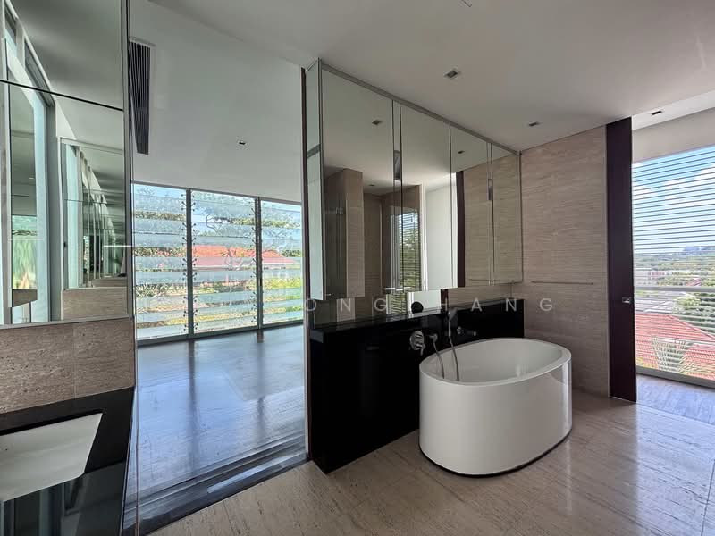 Hilltop bungalow with beautiful view Detached House For Sale at S$ 20,000,000 | PropertyGuru Singapore - Bathroom