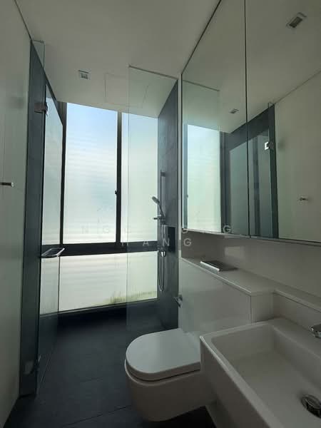 Hilltop bungalow with beautiful view Detached House For Sale at S$ 20,000,000 | PropertyGuru Singapore - Bathroom